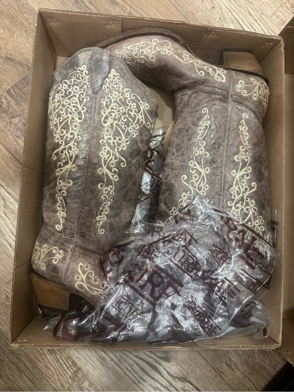 Brown Embroidered Western-Style Cowgirl Boots